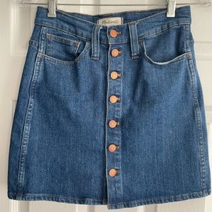 Madewell Denim Button Up Mini Skirt 24 inch waist. Great condition!